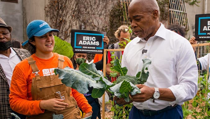 7 rzeczy, które burmistrz NYC Eric Adams robi, aby stworzyć miasto oparte na roślinach
