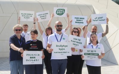 Protesto de uma coligação de grupos exige um Tratado à Base de Plantas a ser negociado na COP28